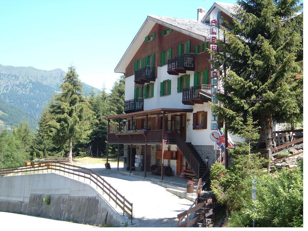 Albergo Pineta Gerola Alta Buitenkant foto